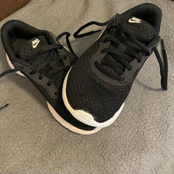 Kids Black Nikes - Picture 4 of 4